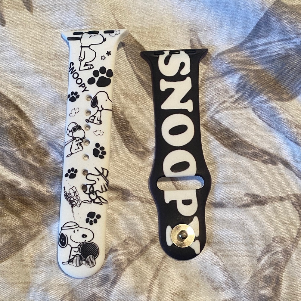 Snoopy , peanuts apple band - Black and White